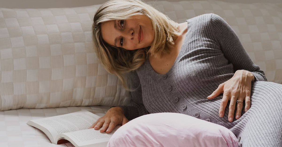 why-does-my-back-hurt-when-i-sleep-while-pregnant-back-pain-tips